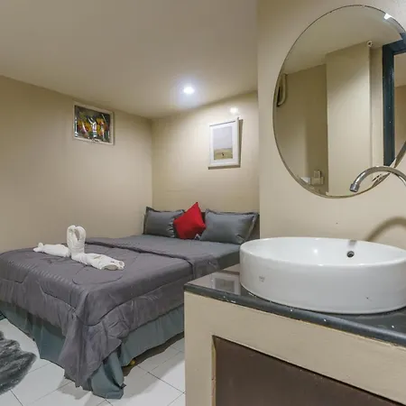 Cheqinn Bed Sukhumvit 4 Nana Plaza