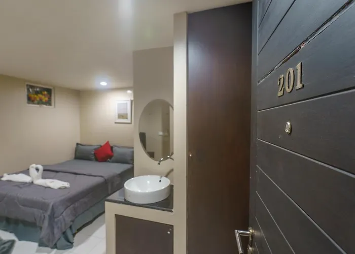 Cheqinn Bed Sukhumvit 4 Nana Plaza Hotel Bangkok