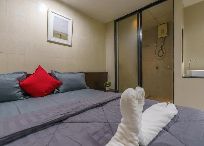 Cheqinn Bed Sukhumvit 4 Nana Plaza Hotel