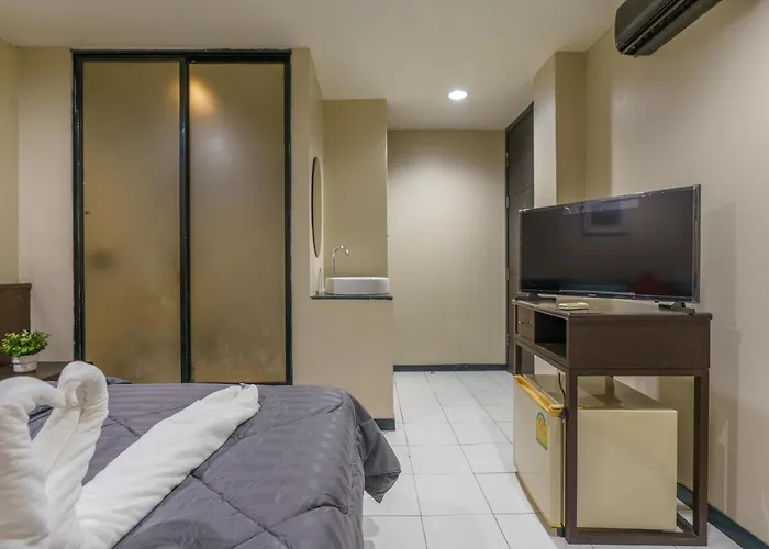 Hotel Cheqinn Bed Sukhumvit 4 Nana Plaza