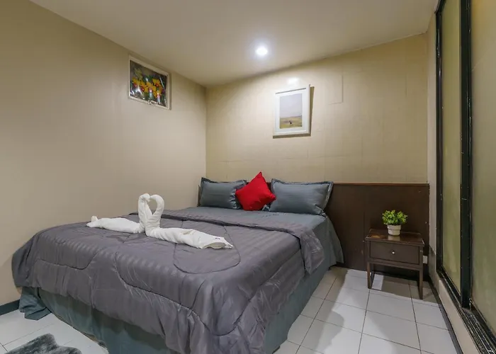 Cheqinn Bed Sukhumvit 4 Nana Plaza Hotel 2*