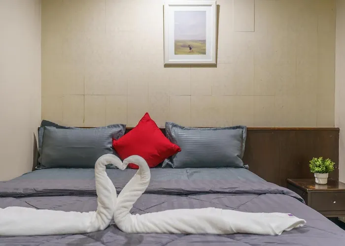 Cheqinn Bed Sukhumvit 4 Nana Plaza Hotel 2*