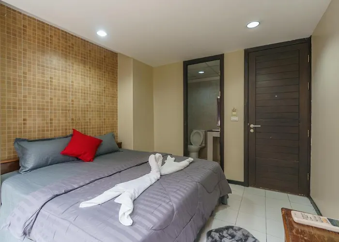 Hotel Cheqinn Bed Sukhumvit 4 Nana Plaza Bangkok
