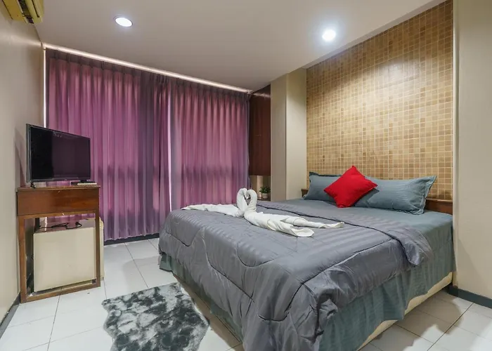 Hotel Cheqinn Bed Sukhumvit 4 Nana Plaza Bangkok