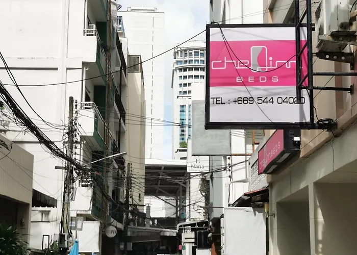 Cheqinn Bed Sukhumvit 4 Nana Plaza Hotel