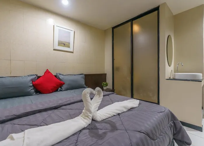Hotel Cheqinn Bed Sukhumvit 4 Nana Plaza 2*