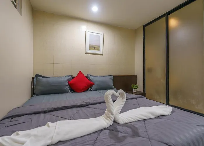 Cheqinn Bed Sukhumvit 4 Nana Plaza Hotel 2*