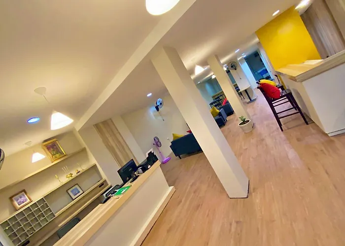 Hotel Cheqinn Bed Sukhumvit 4 Nana Plaza 2*