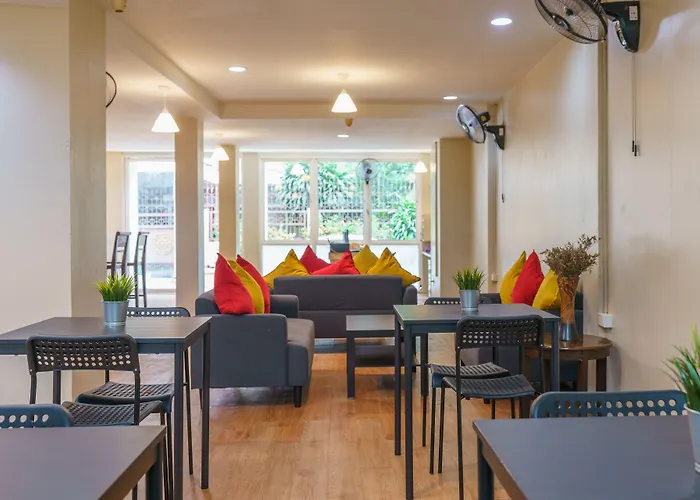 Hotel Cheqinn Bed Sukhumvit 4 Nana Plaza