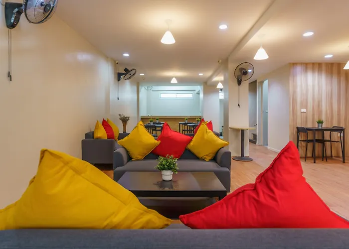Cheqinn Bed Sukhumvit 4 Nana Plaza Hotel