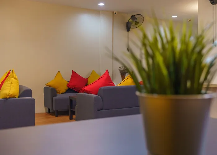 Cheqinn Bed Sukhumvit 4 Nana Plaza Hotel