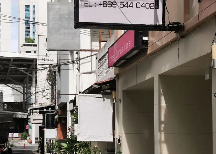 Cheqinn Bed Sukhumvit 4 Nana Plaza Hotel Bangkok
