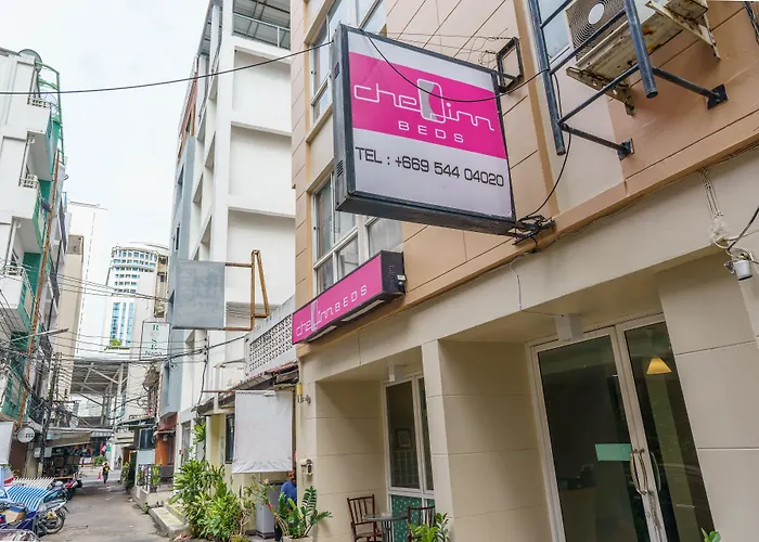 Cheqinn Bed Sukhumvit 4 Nana Plaza Hotel