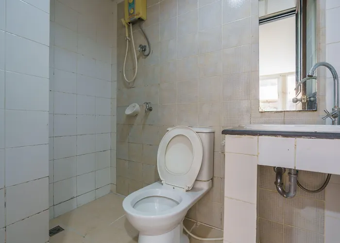 Hotel Cheqinn Bed Sukhumvit 4 Nana Plaza